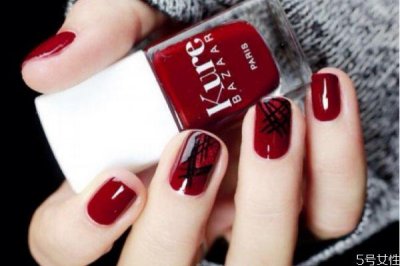 ​修指甲有几种方式呢 美甲应该怎么做呢