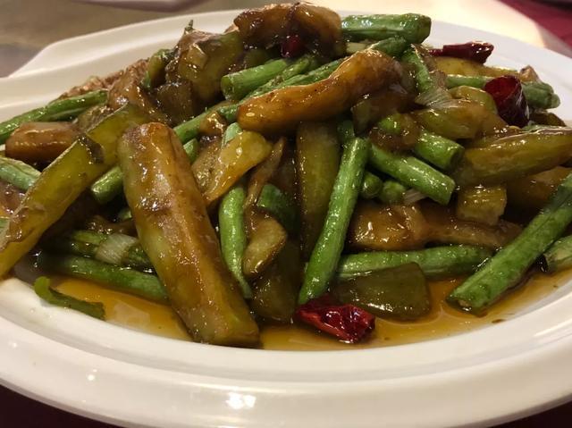 郑州西郊农家烙馍村生意火爆