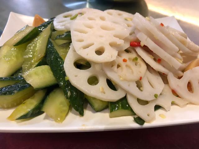 郑州西郊农家烙馍村生意火爆