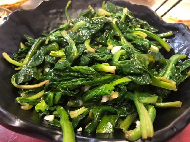 郑州西郊农家烙馍村生意火爆