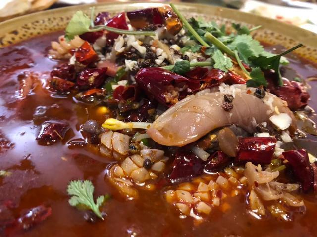 郑州西郊农家烙馍村生意火爆