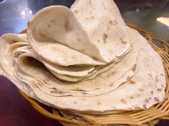 郑州西郊农家烙馍村生意火爆