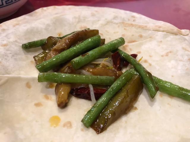 郑州西郊农家烙馍村生意火爆