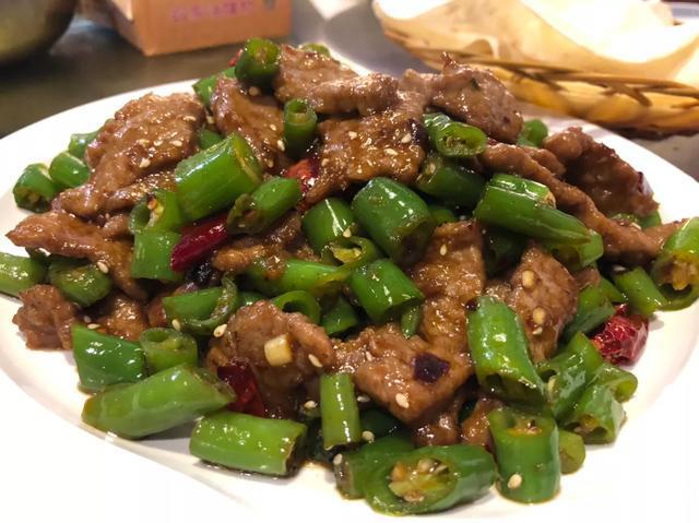 郑州西郊农家烙馍村生意火爆