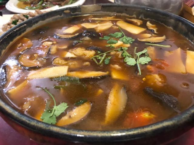 郑州西郊农家烙馍村生意火爆