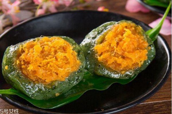 青团放澄粉还是沾米粉 怎么做青团不变硬 青团放澄粉还是沾米粉 怎么做青团不变硬