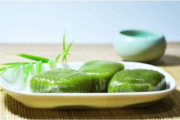 青团放澄粉还是沾米粉 怎么做青团不变硬 青团放澄粉还是沾米粉 怎么做青团不变硬