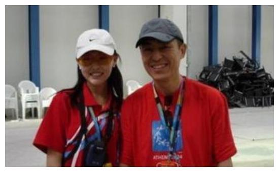 唐嫣怀孕被实锤？现身小腹微微隆起，罗晋在片场亲自呵护！