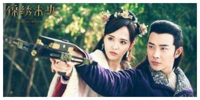 唐嫣怀孕被实锤？现身小腹微微隆起，罗晋在片场亲自呵护！