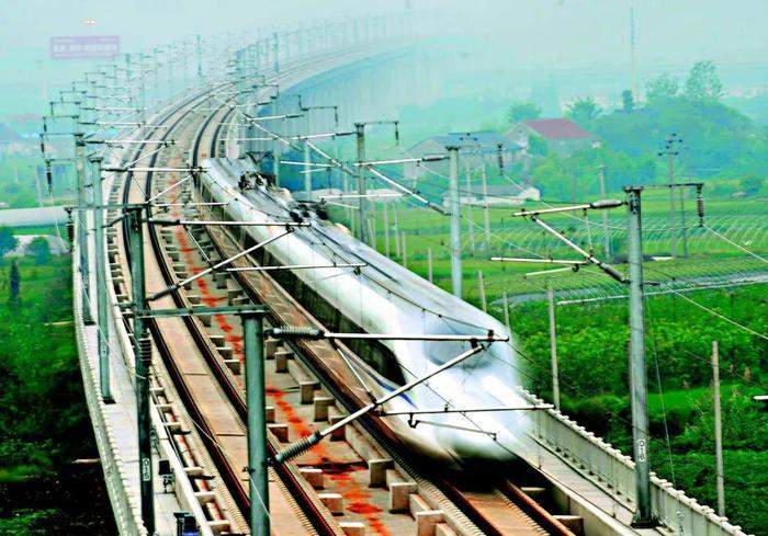 又一新型交通工具上线！比高铁还要快，时速高达600km，美国人眼红了！