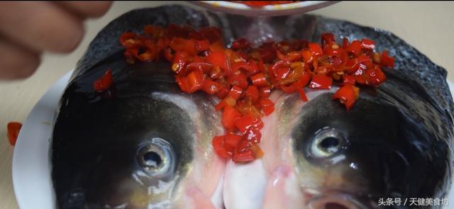 剁椒鱼头的最佳做法（爱吃剁椒鱼头的一定要收藏）(4)