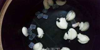 大蒜冰糖煮水要几分钟,冰糖煮大蒜的做法图3