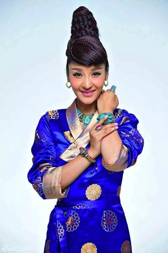 藏装展现了一种延续多年的美感，也体现出藏民族独特的审美情趣