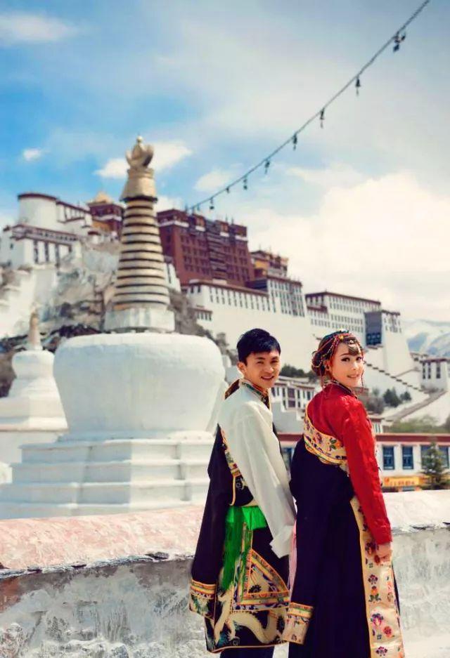 藏装展现了一种延续多年的美感，也体现出藏民族独特的审美情趣