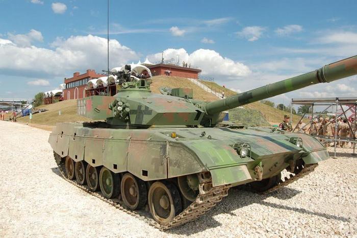 中国96A型坦克亮相西藏边界! 实弹训练场面震撼!