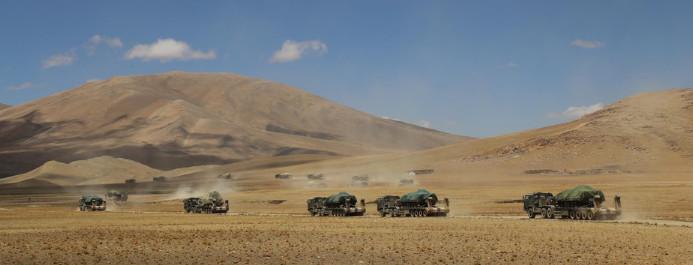 中国96A型坦克亮相西藏边界! 实弹训练场面震撼!