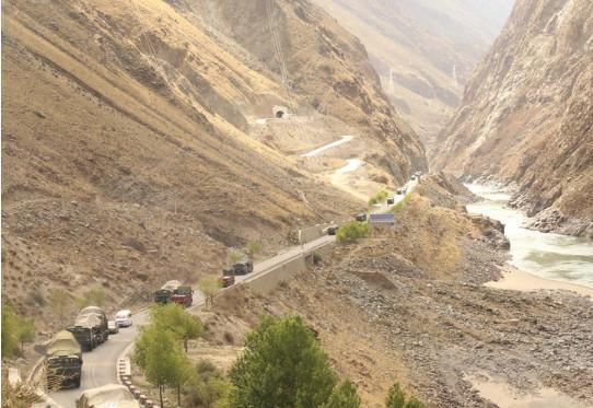 中国96A型坦克亮相西藏边界! 实弹训练场面震撼!