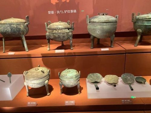 钟鸣鼎食 欣欣向荣百度云(钟鸣鼎食欣欣向荣全文)-第1张图片-