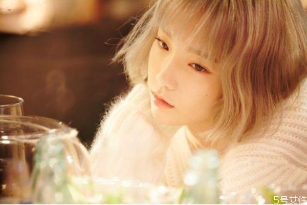 染发膏与泡泡染发剂哪个好 泡沫染发剂和染发膏区别 染发膏与泡泡染发剂哪个好 泡沫染发剂和染发膏区别