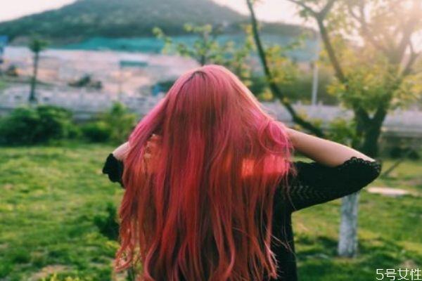 染发膏与泡泡染发剂哪个好 泡沫染发剂和染发膏区别 染发膏与泡泡染发剂哪个好 泡沫染发剂和染发膏区别