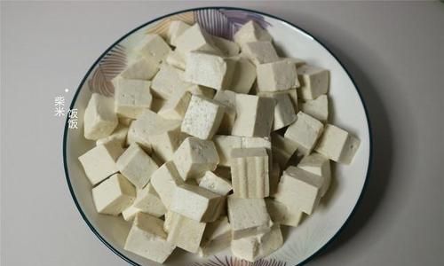 豆腐时间长了有点粘还能吃吗