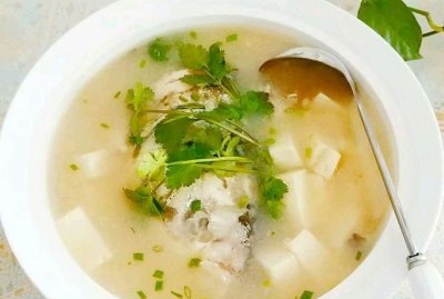 ​鱼头豆腐汤可以加鸡蛋吗，鱼头豆腐汤家常做法要煮多久？