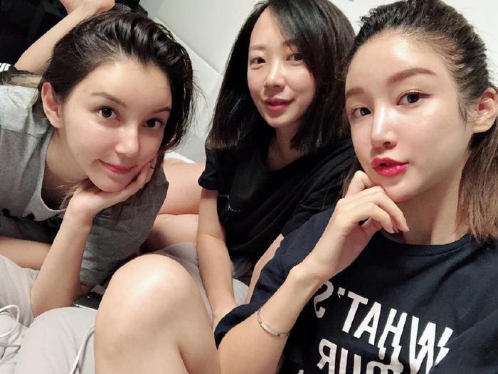 她是薛之谦的前女友, 被抛弃后多次喊薛无应答, 今在社交圈卖面膜