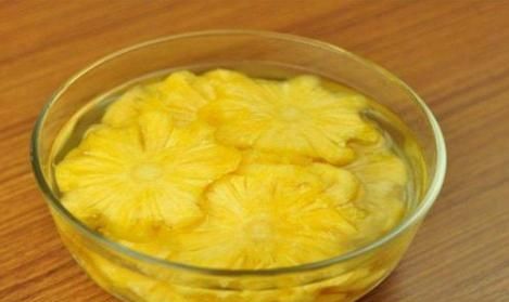 菠萝没有盐水用什么代替