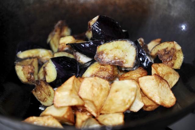 东北地三鲜100种做法（东北名菜地三鲜的家常做法）(12)