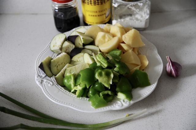 东北地三鲜100种做法（东北名菜地三鲜的家常做法）(4)