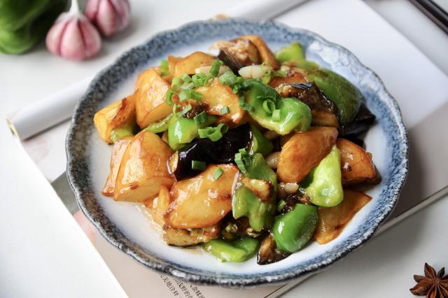 东北地三鲜100种做法（东北名菜地三鲜的家常做法）(1)