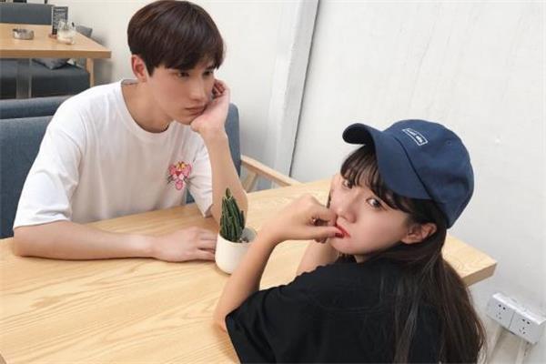 女生说尴尬怎么回复 女生说尴尬是什么意思 女生说尴尬怎么回复 女生说尴尬是什么意思