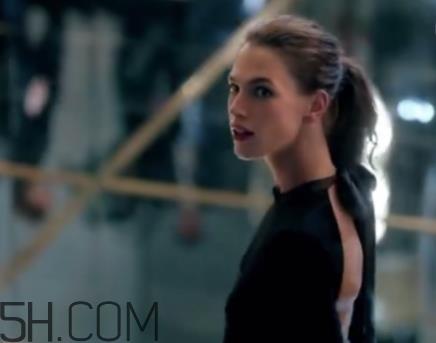 ysl圣罗兰mon paris香水广告歌曲 mon paris香水广告