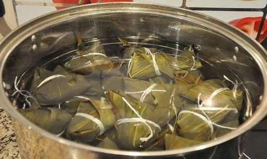 大粽子煮多久能熟，粽子煮多长时间能熟煮粽子的方法？图3