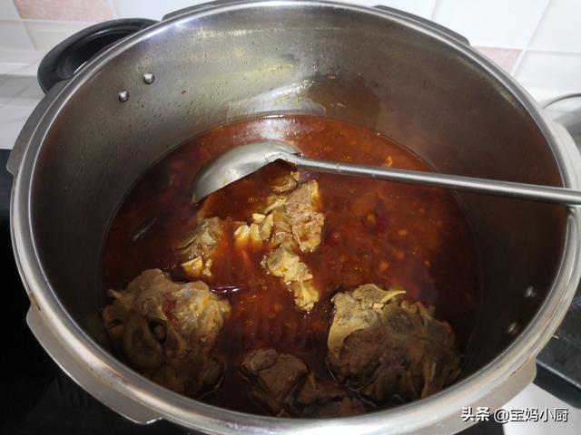 羊蝎子火锅的做法最正宗的(羊蝎子火锅自己在家做)(9)