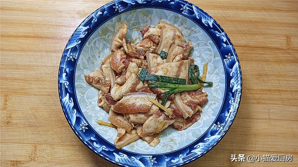 煎肉片的家常做法(超详细香煎五花肉做法教程)