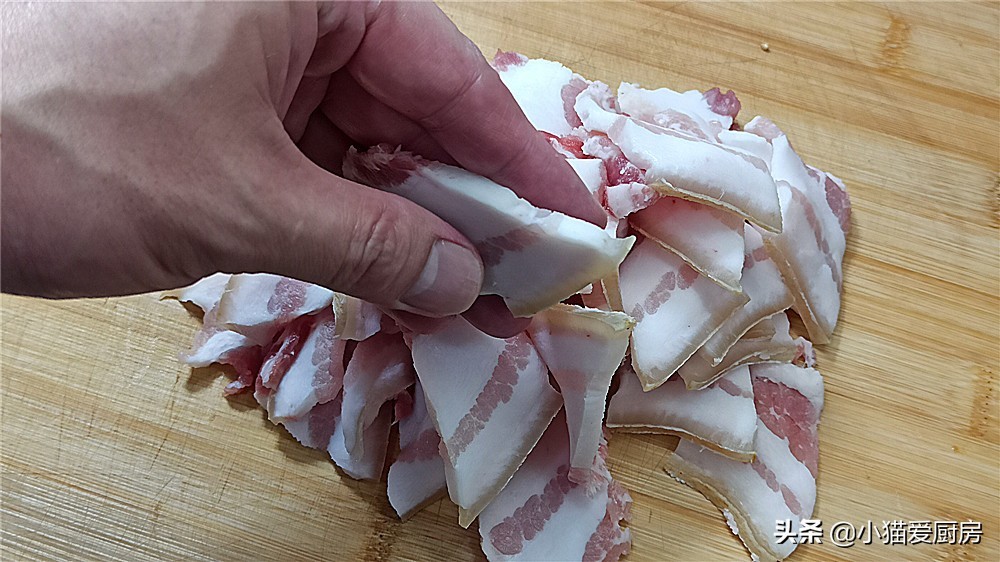 煎肉片的家常做法(超详细香煎五花肉做法教程)