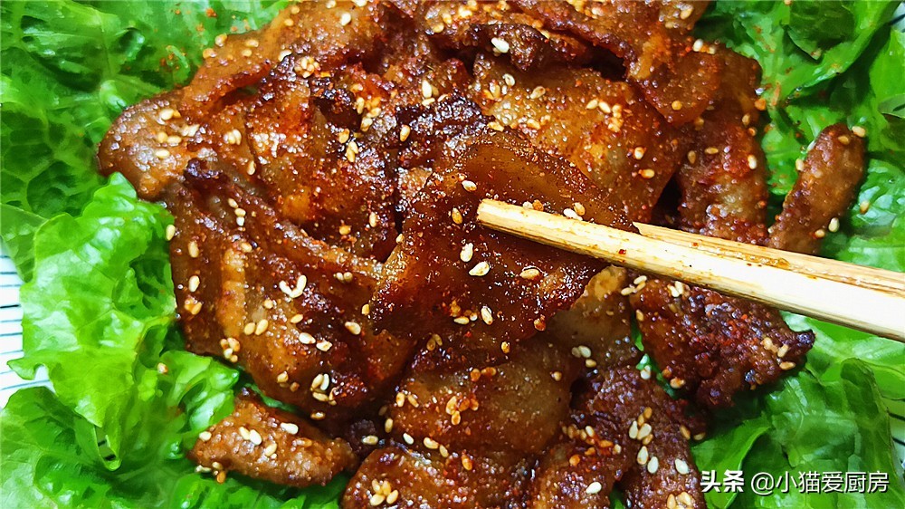 煎肉片的家常做法(超详细香煎五花肉做法教程)