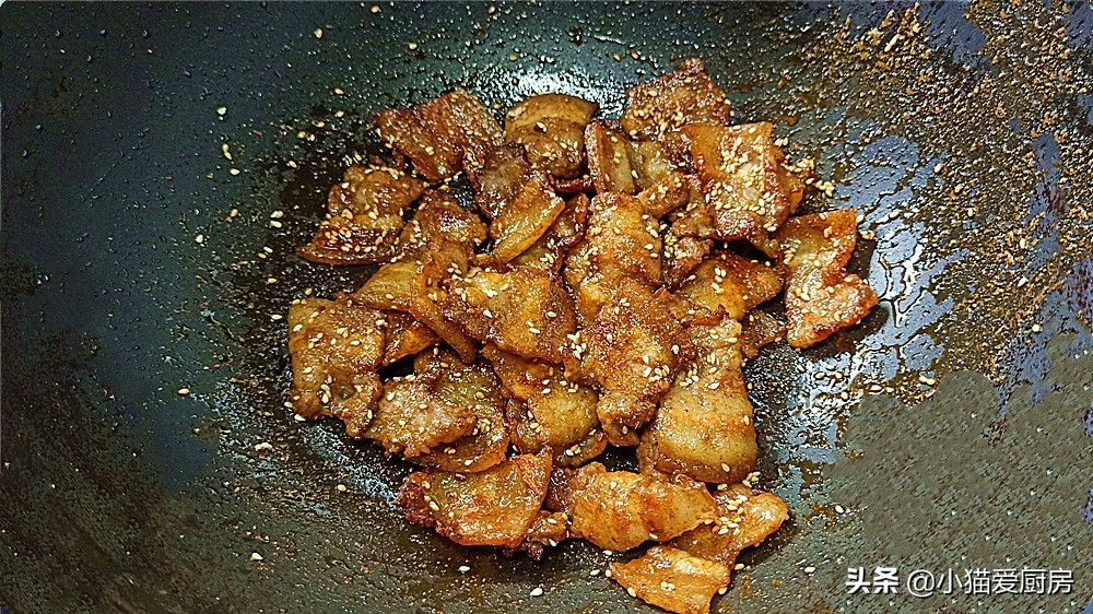 煎肉片的家常做法(超详细香煎五花肉做法教程)