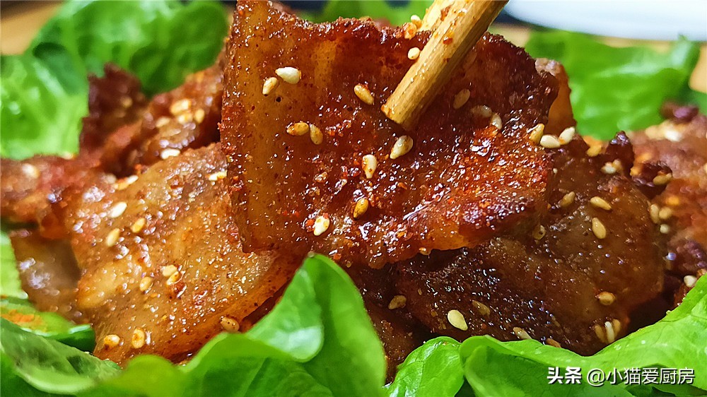 煎肉片的家常做法(超详细香煎五花肉做法教程)