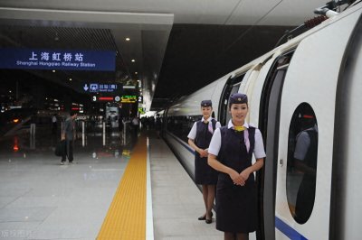 ​网络铁路招聘骗局：圆你乘务员梦，看完你还想去吗