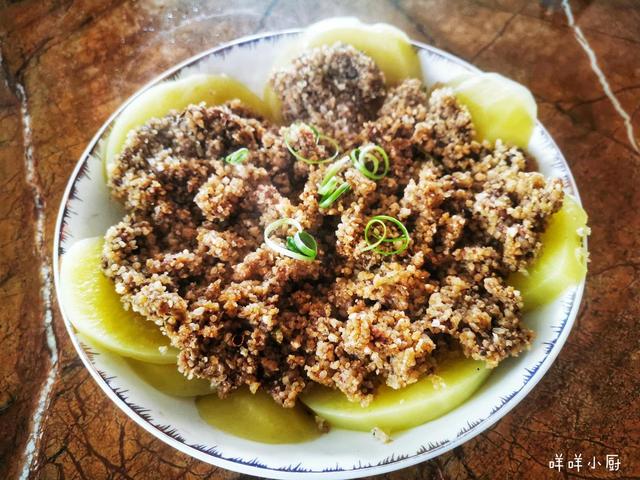 冷吃牛肉最好吃的做法(天冷就爱吃一口热气腾腾的菜)(2)