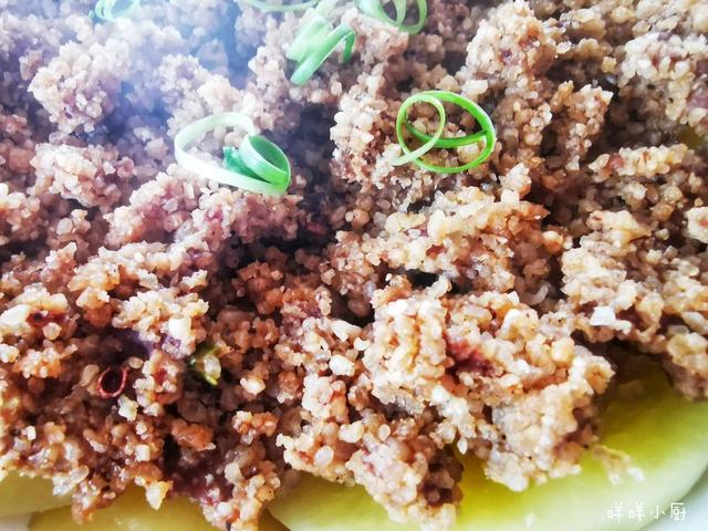 冷吃牛肉最好吃的做法(天冷就爱吃一口热气腾腾的菜)(4)