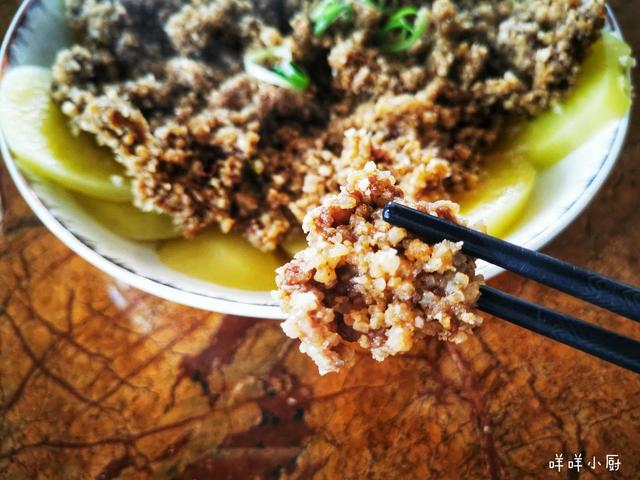 冷吃牛肉最好吃的做法(天冷就爱吃一口热气腾腾的菜)(3)