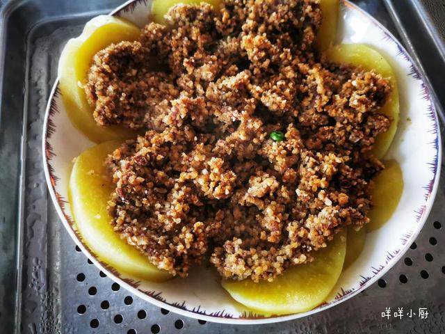 冷吃牛肉最好吃的做法(天冷就爱吃一口热气腾腾的菜)(10)