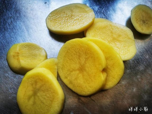 冷吃牛肉最好吃的做法(天冷就爱吃一口热气腾腾的菜)(8)