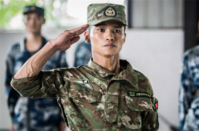 ​两秒放到壮汉，吴京打不过他，庄小龙身高1米5咋当上特种兵的？