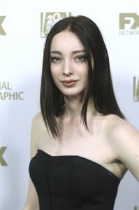 ​艾玛·杜蒙特（Emma Dumont）