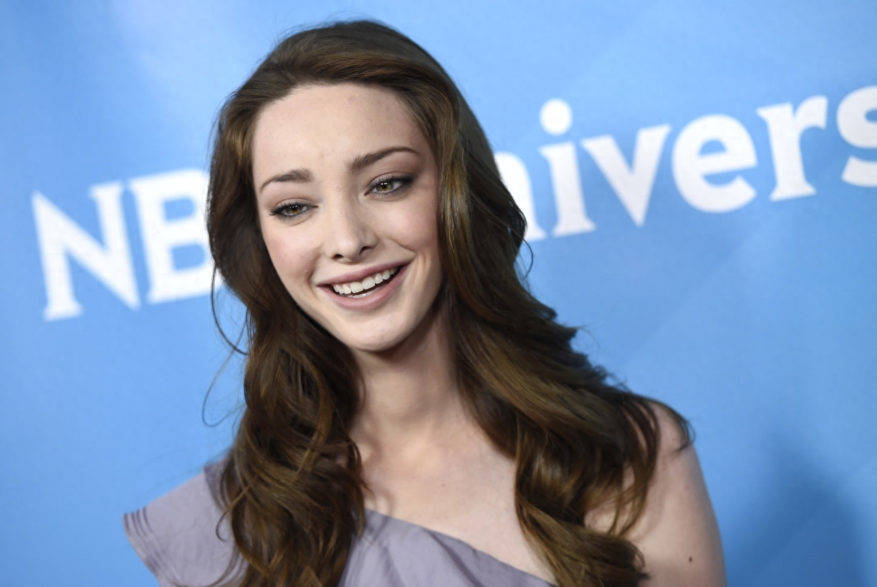 艾玛·杜蒙特(Emma Dumont)