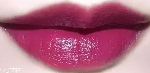 唇膏出水是变质了吗？只是高温热出汗